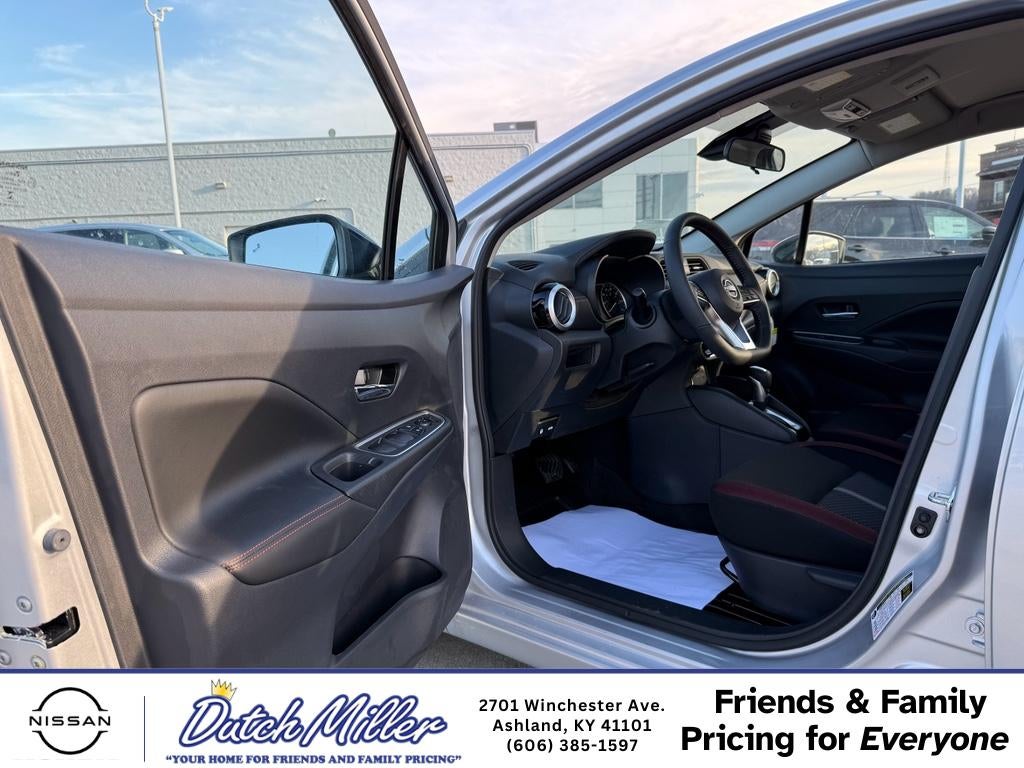 2025 Nissan Versa SR