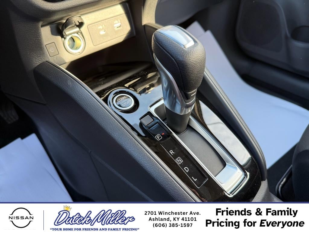 2025 Nissan Versa SR