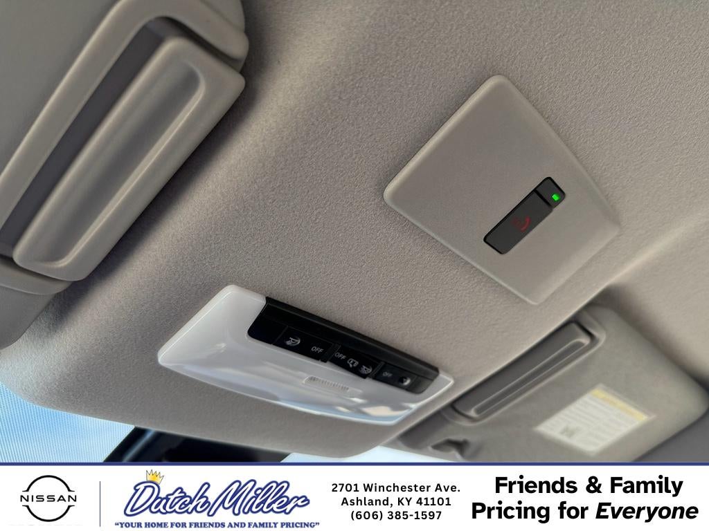 2025 Nissan Versa SR