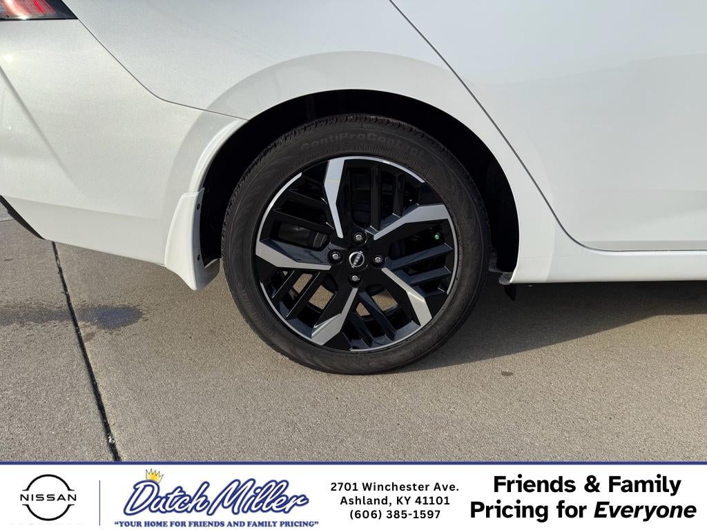 2025 Nissan Versa SR