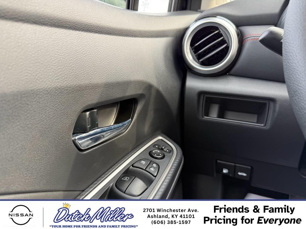 2025 Nissan Versa SR