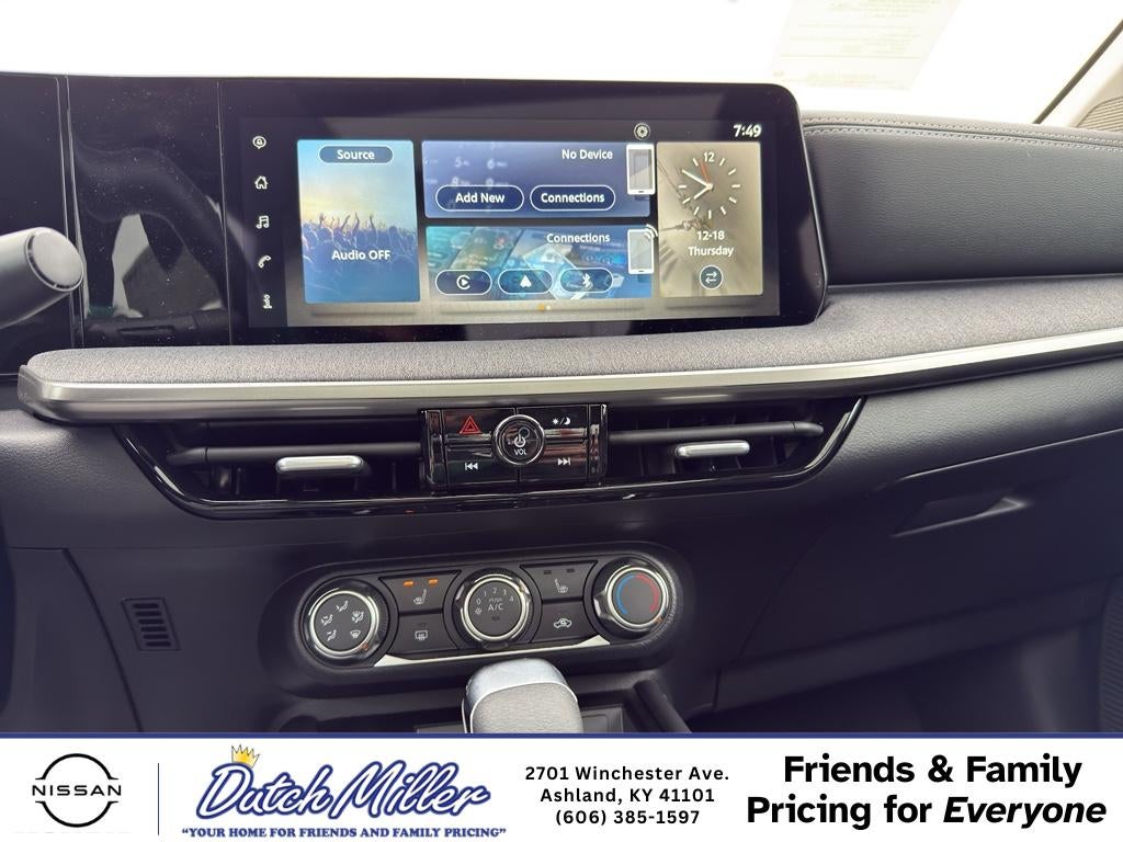 2025 Nissan Kicks SV