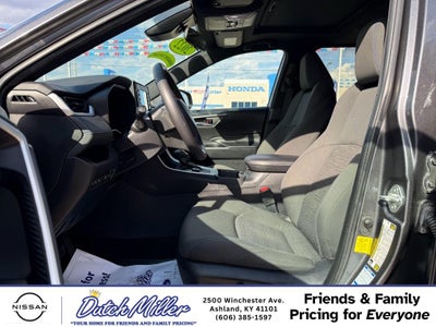 2022 Toyota RAV4 Hybrid SE