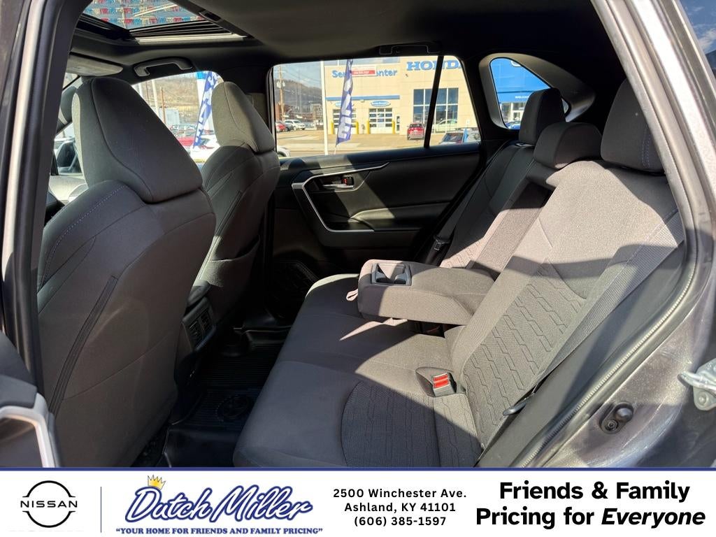 2022 Toyota RAV4 Hybrid SE