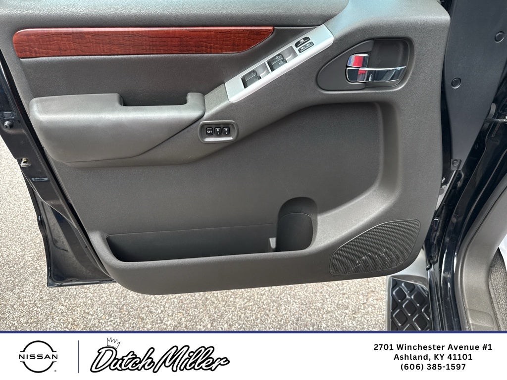 2012 Nissan Pathfinder LE