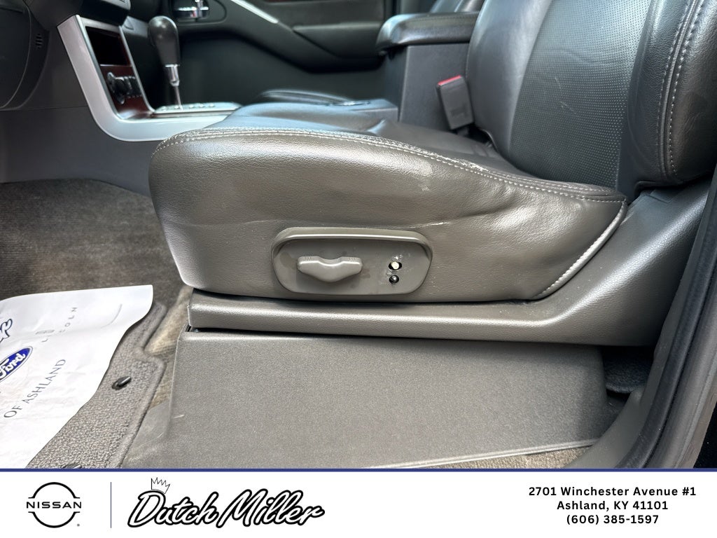 2012 Nissan Pathfinder LE