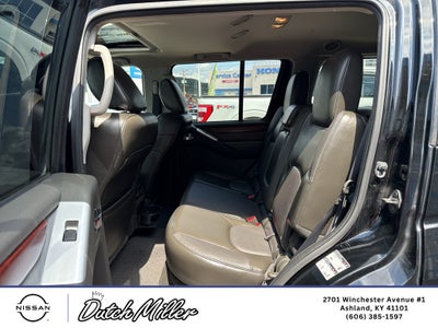 2012 Nissan Pathfinder LE
