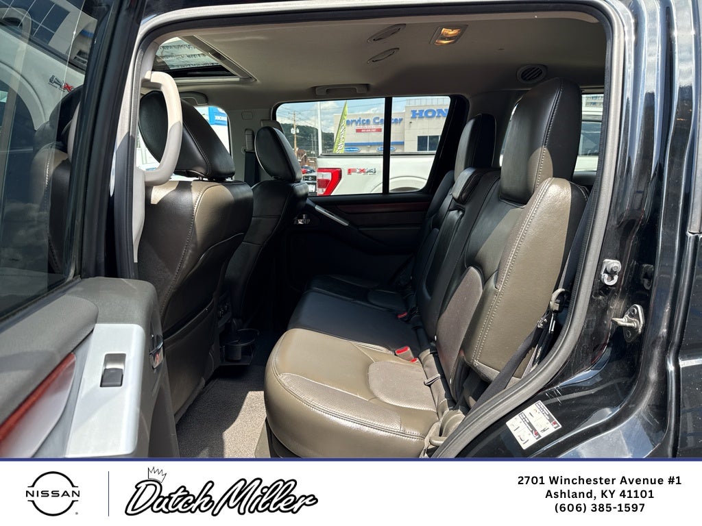 2012 Nissan Pathfinder LE