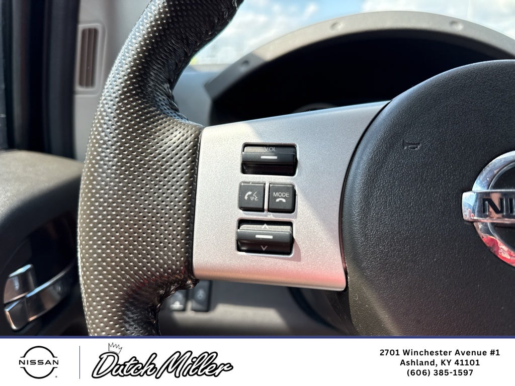 2012 Nissan Pathfinder LE