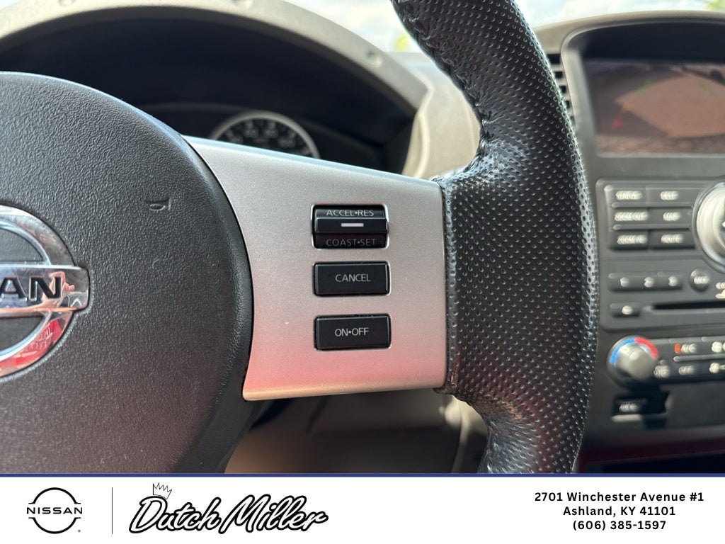 2012 Nissan Pathfinder LE