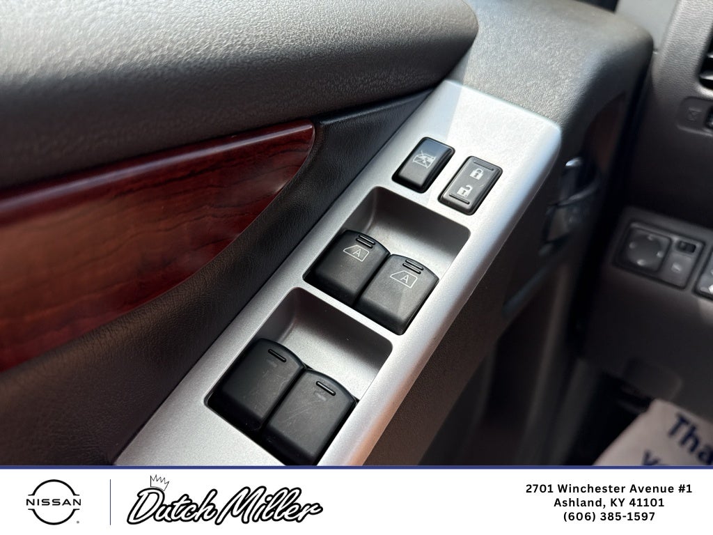 2012 Nissan Pathfinder LE