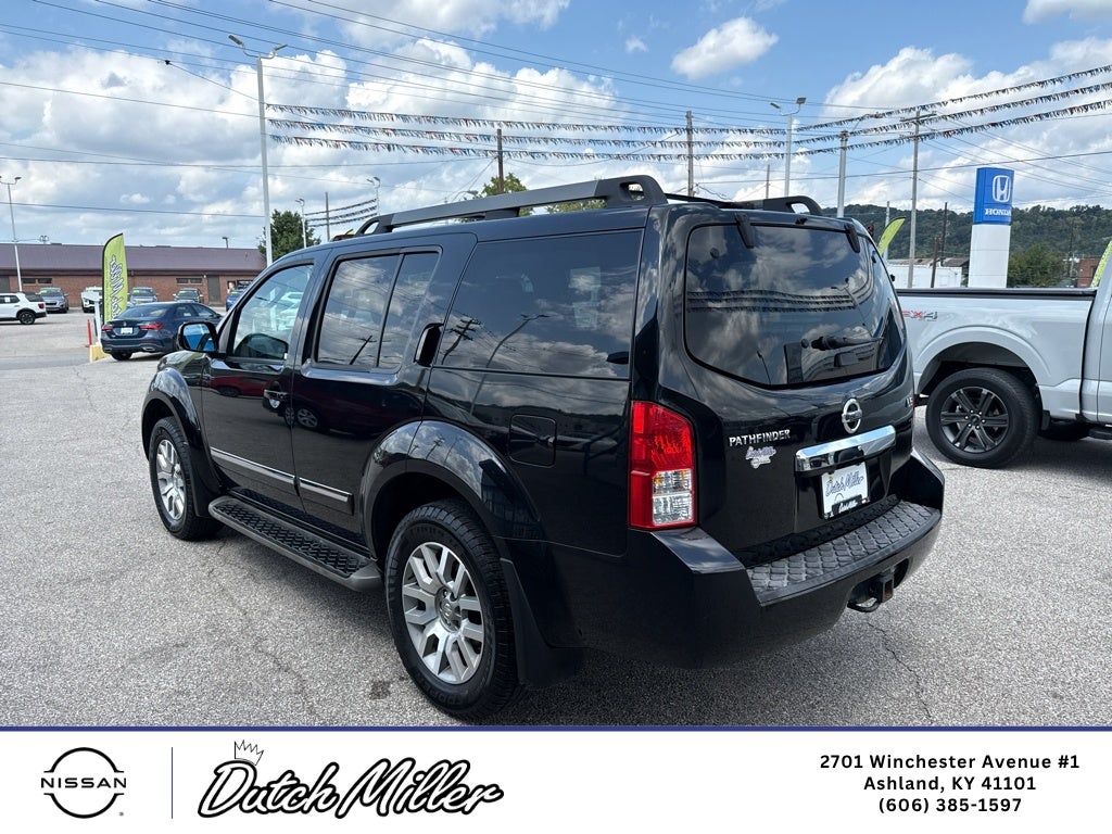 2012 Nissan Pathfinder LE