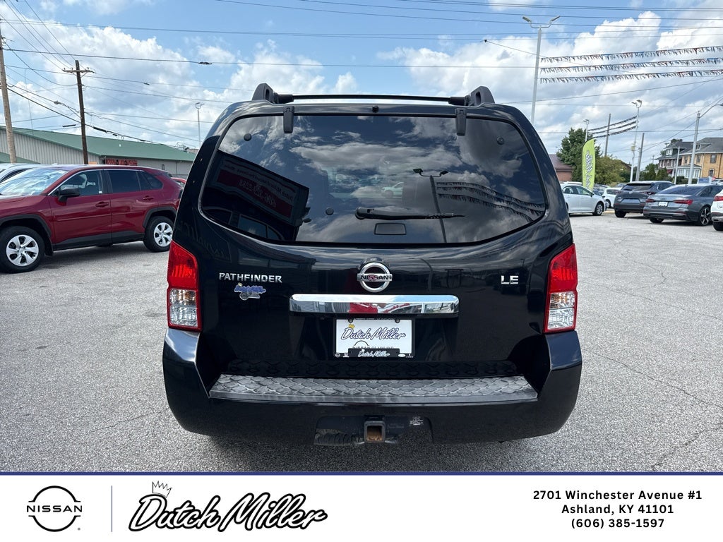 2012 Nissan Pathfinder LE