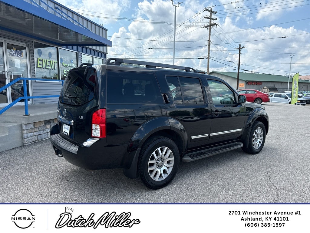 2012 Nissan Pathfinder LE