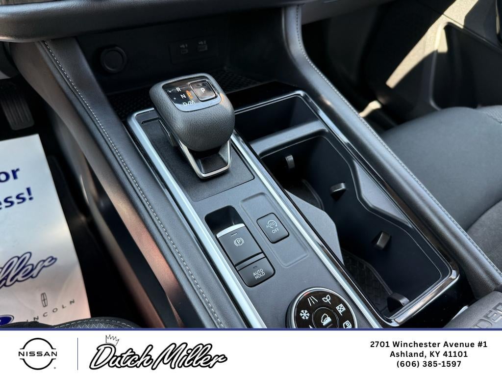 2025 Nissan Pathfinder SV
