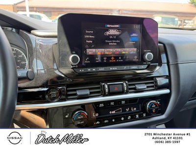 2025 Nissan Pathfinder SV