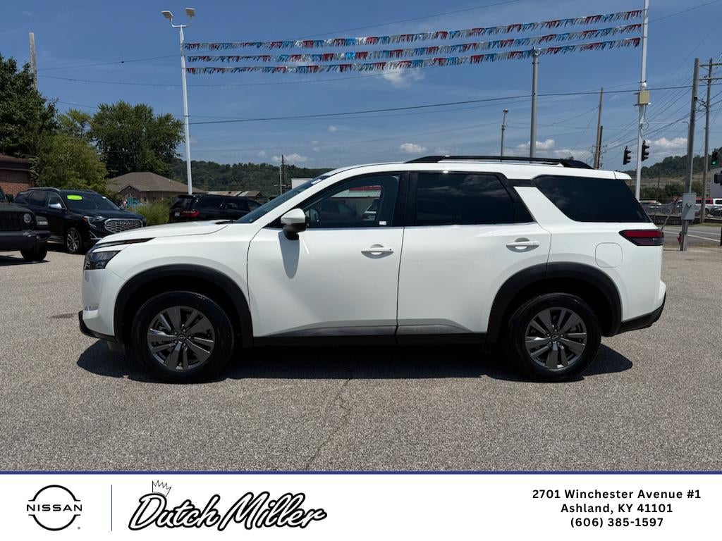 2025 Nissan Pathfinder SV