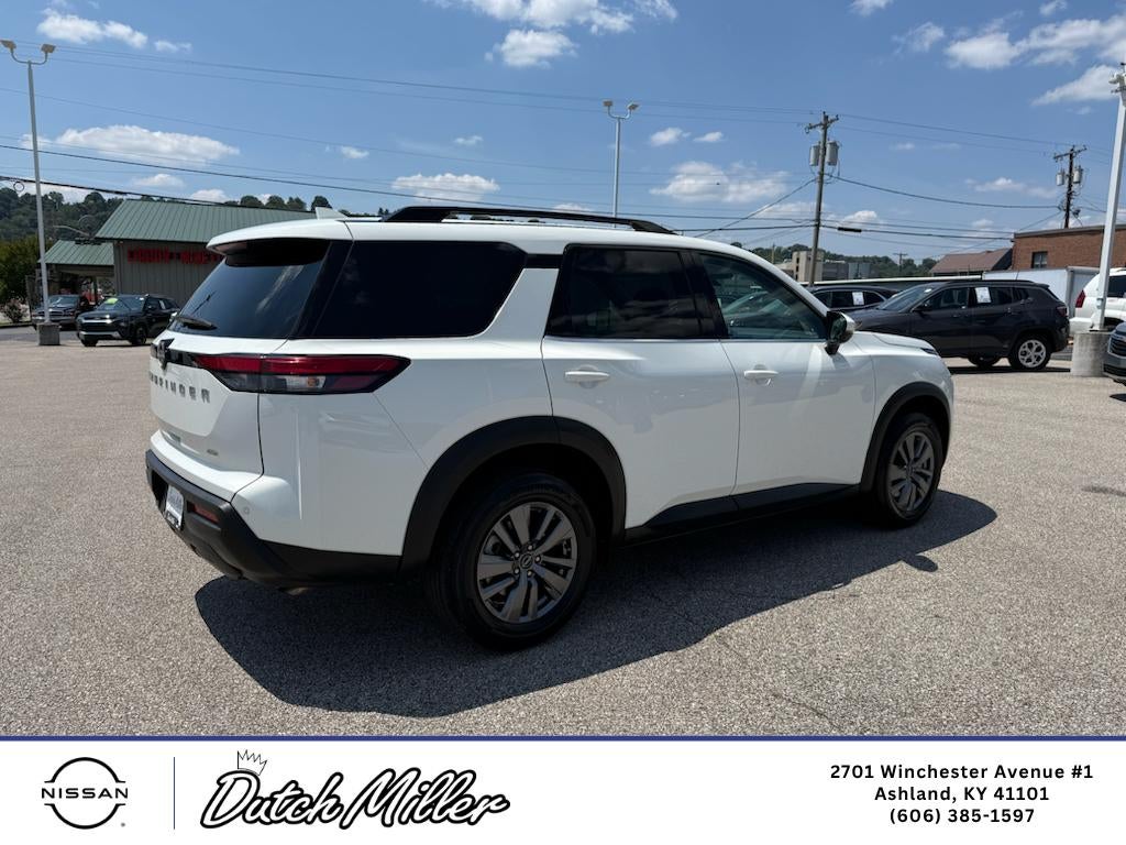 2025 Nissan Pathfinder SV