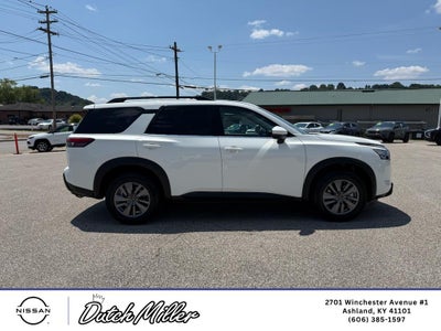 2025 Nissan Pathfinder SV