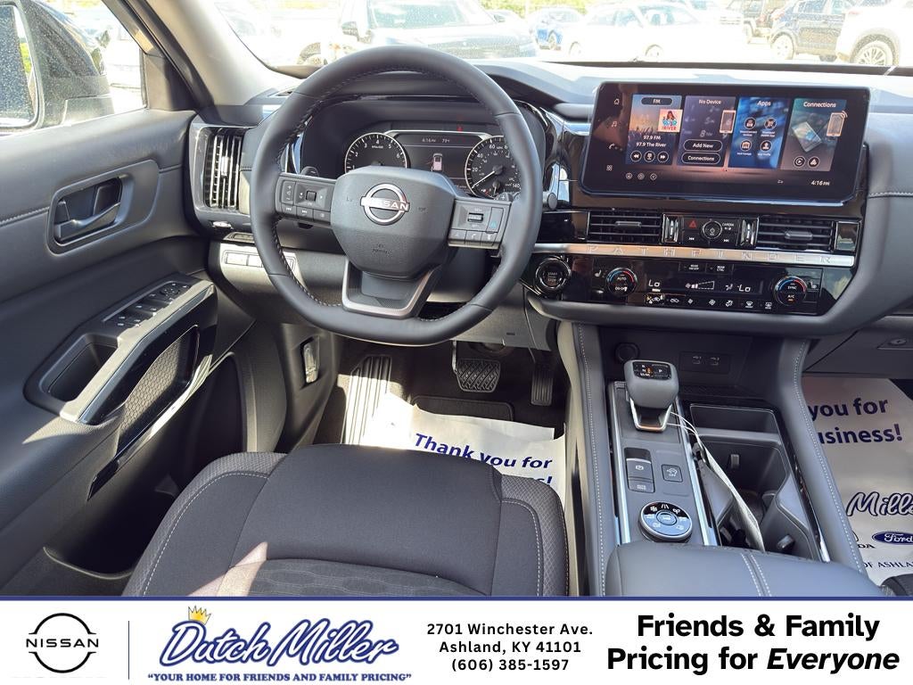 2026 Nissan Pathfinder SV