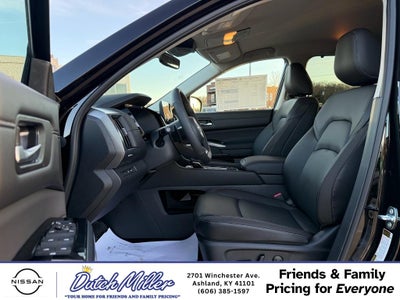 2025 Nissan Pathfinder SL