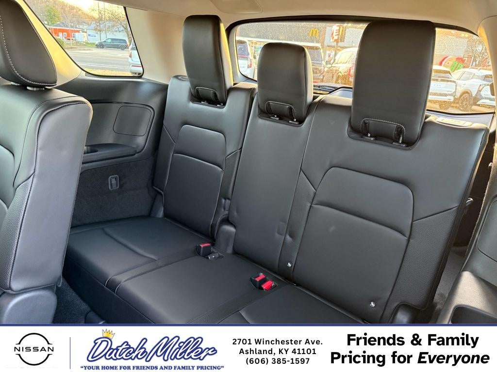 2025 Nissan Pathfinder SL