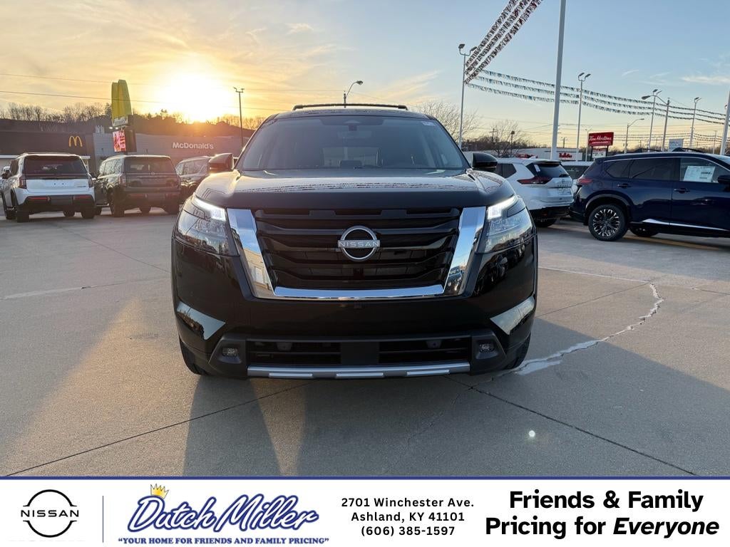 2025 Nissan Pathfinder SL