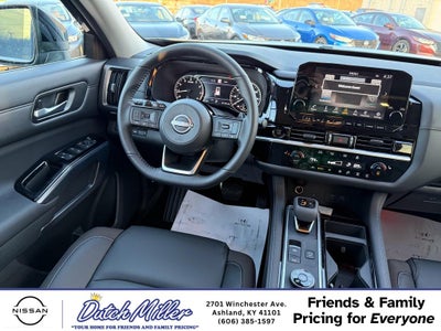 2025 Nissan Pathfinder SL