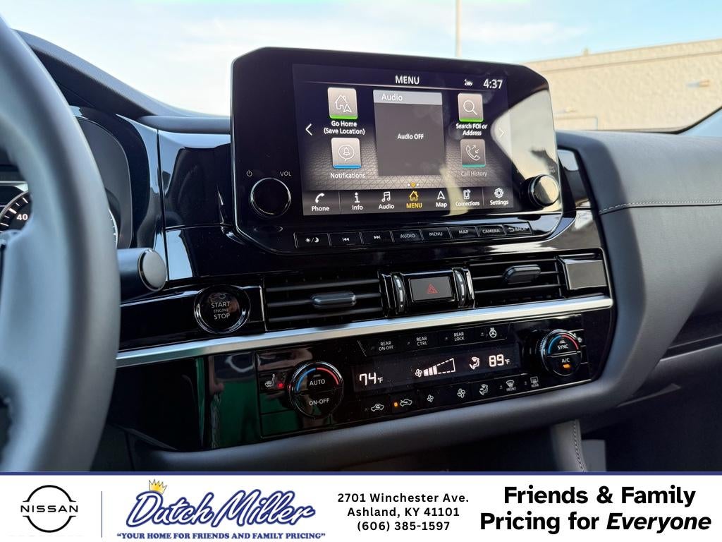 2025 Nissan Pathfinder SL