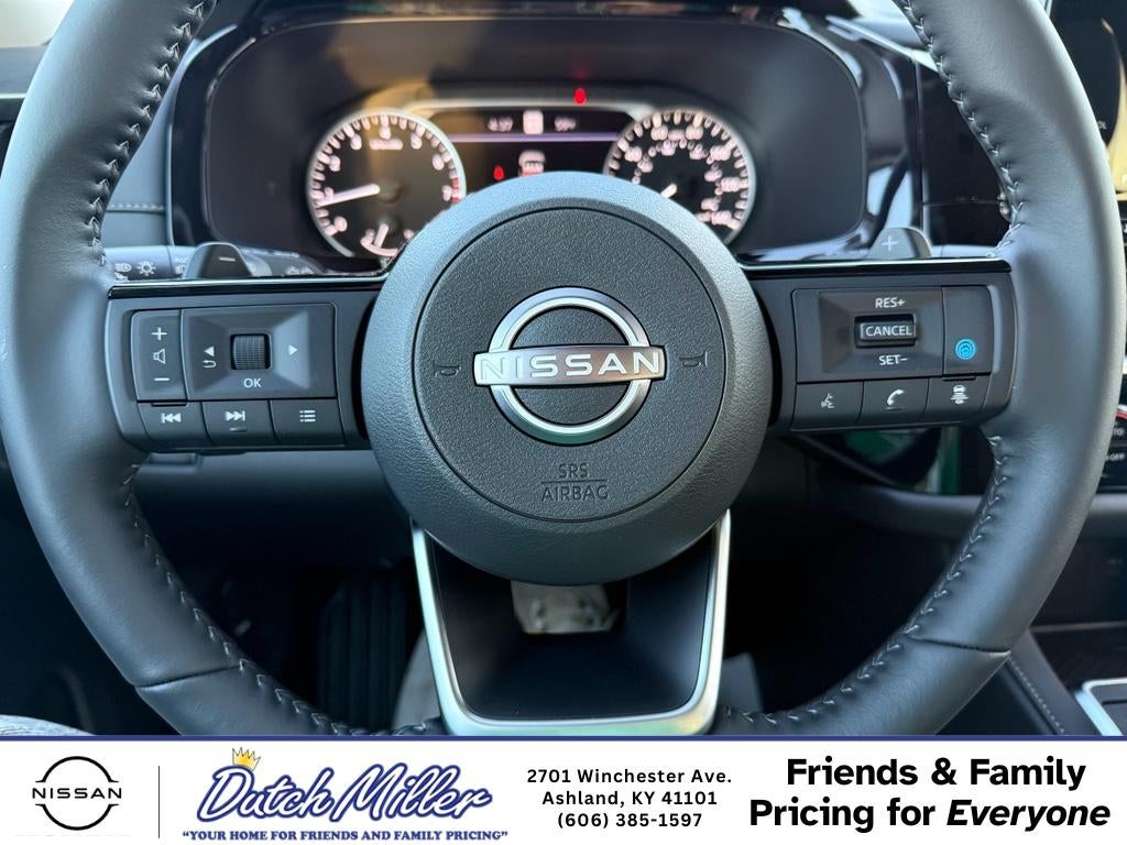 2025 Nissan Pathfinder SL