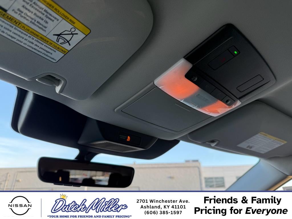 2025 Nissan Pathfinder SL