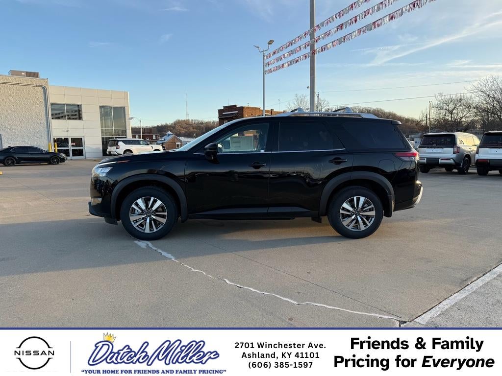 2025 Nissan Pathfinder SL