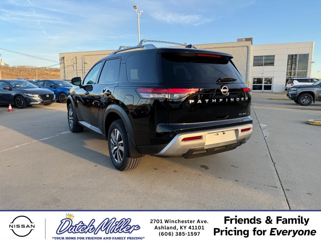 2025 Nissan Pathfinder SL
