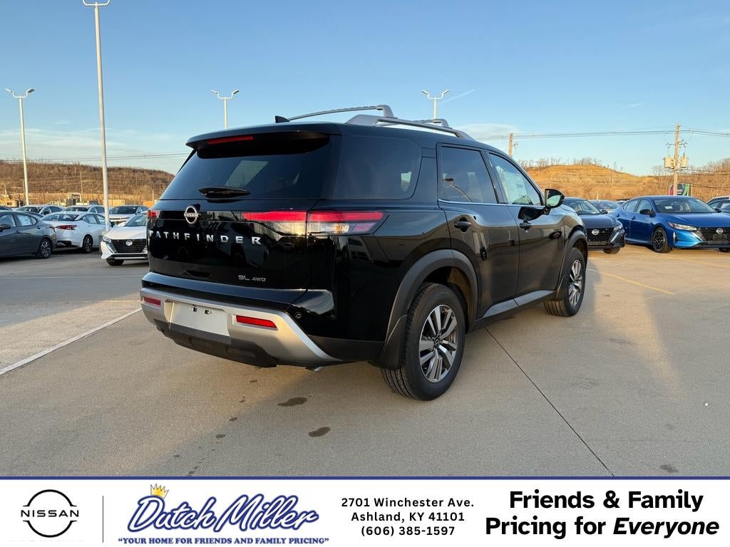 2025 Nissan Pathfinder SL