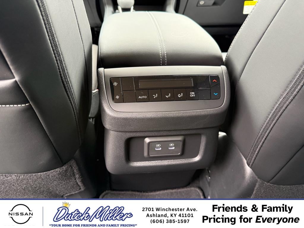 2026 Nissan Pathfinder SL