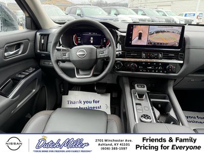 2026 Nissan Pathfinder SL