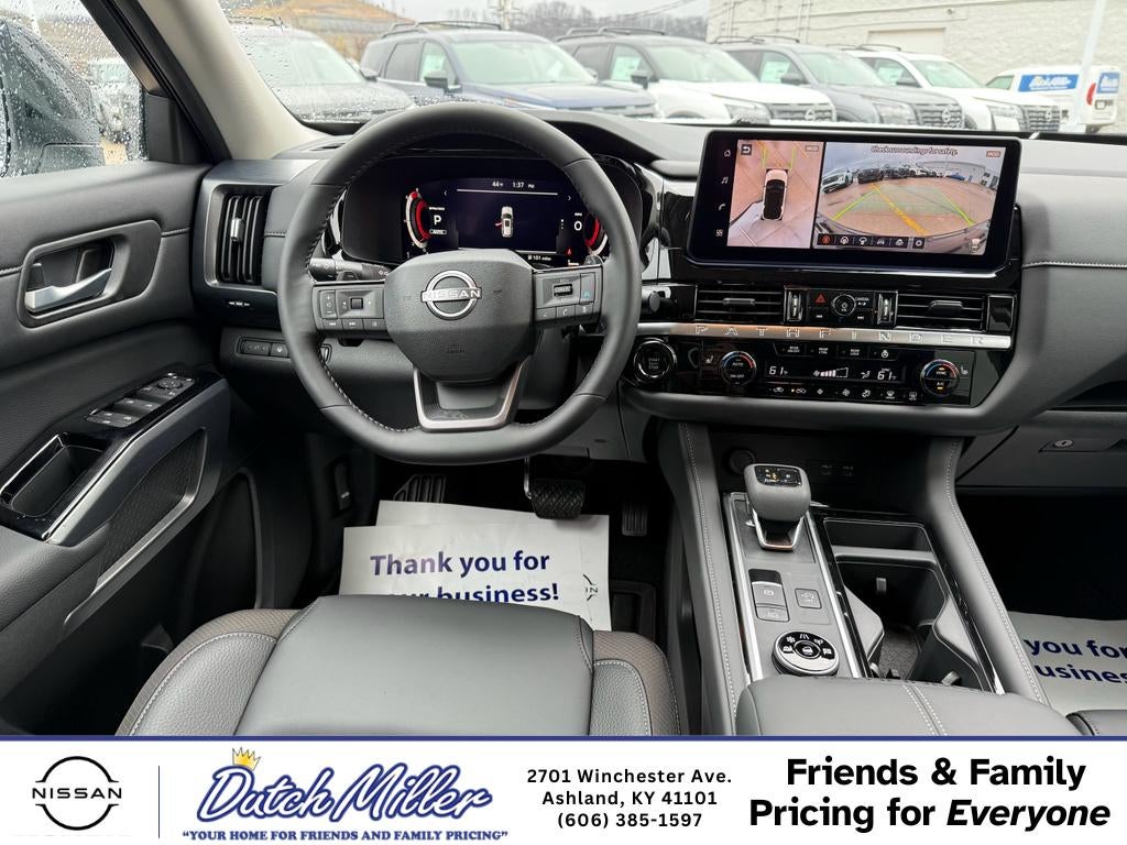 2026 Nissan Pathfinder SL
