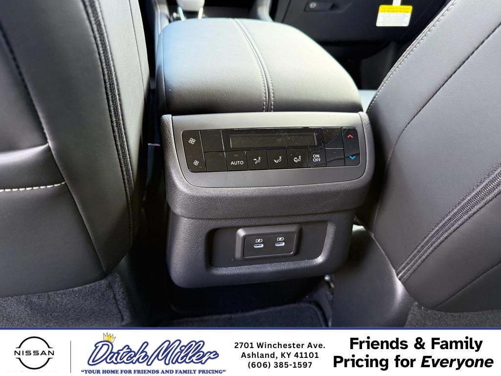 2026 Nissan Pathfinder SL