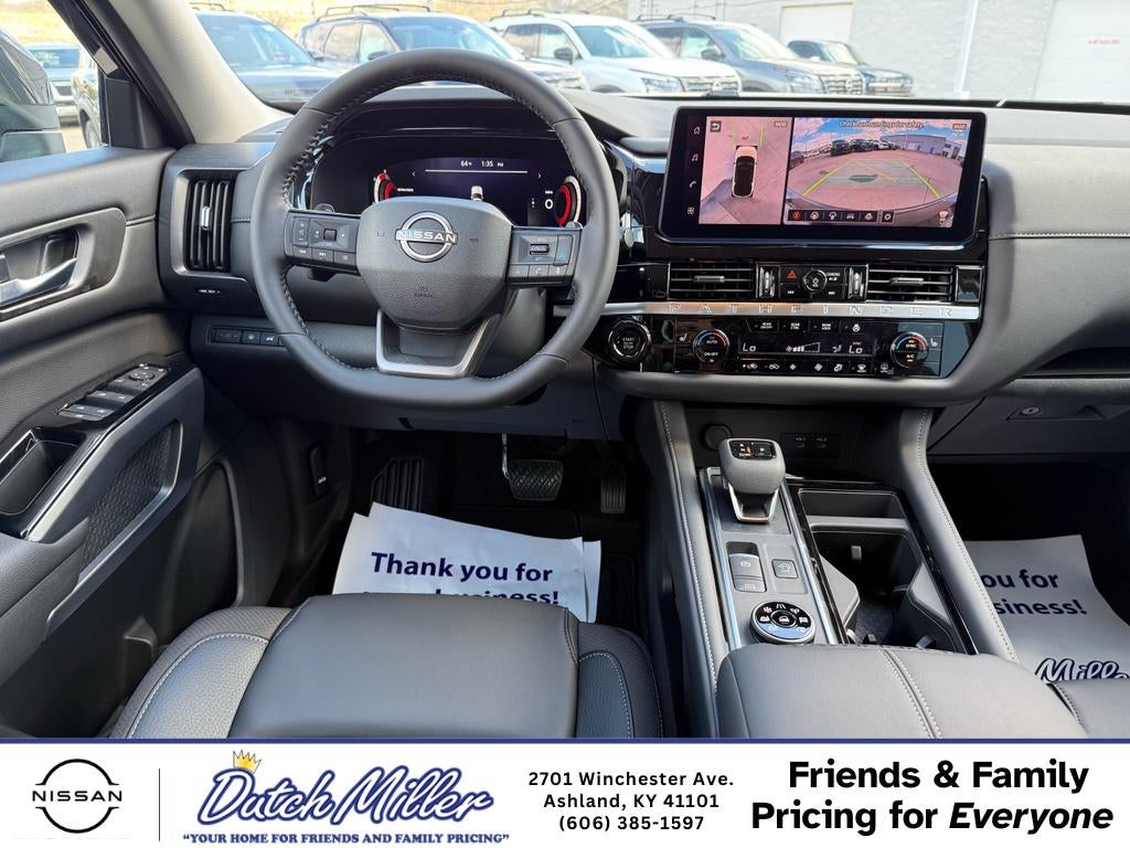 2026 Nissan Pathfinder SL