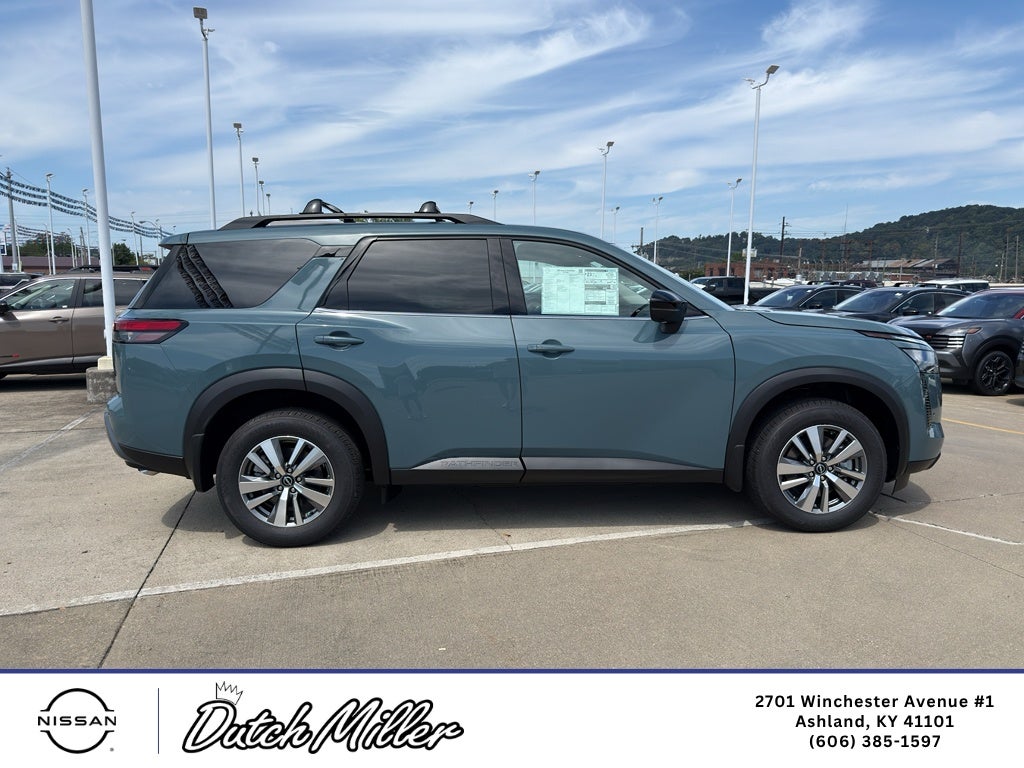 2026 Nissan Pathfinder SL