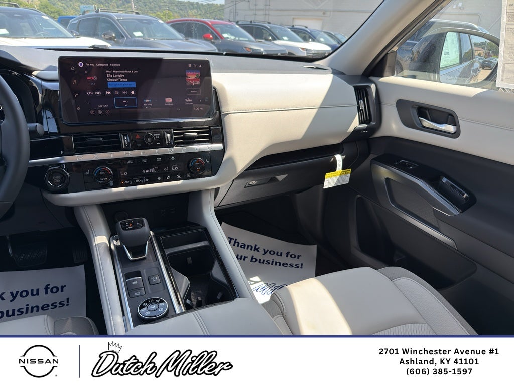 2026 Nissan Pathfinder SL