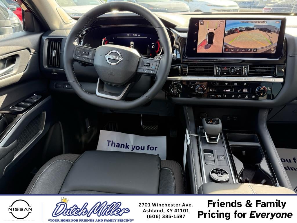 2026 Nissan Pathfinder SL