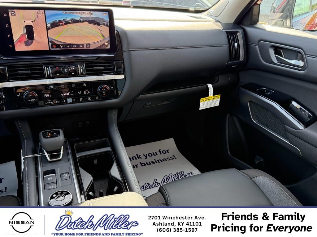 2026 Nissan Pathfinder SL