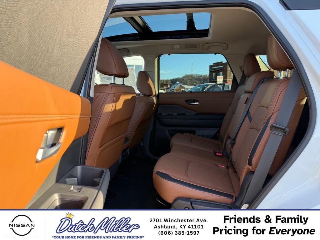 2025 Nissan Pathfinder Platinum
