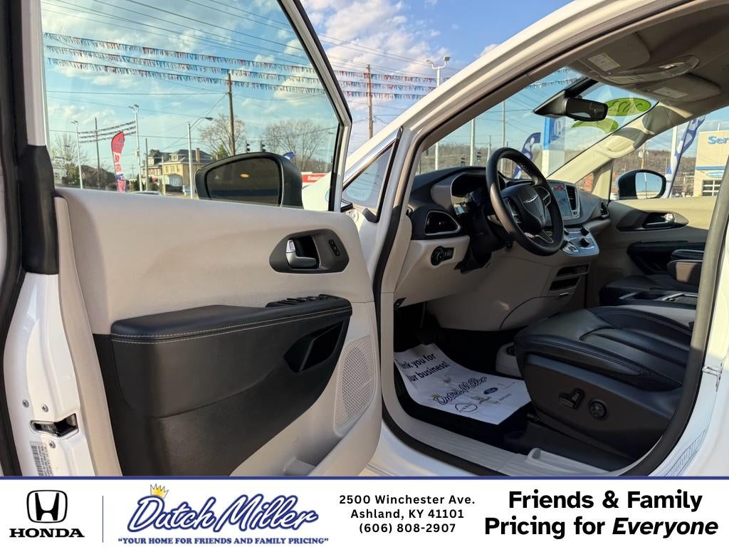 2023 Chrysler Pacifica Touring L