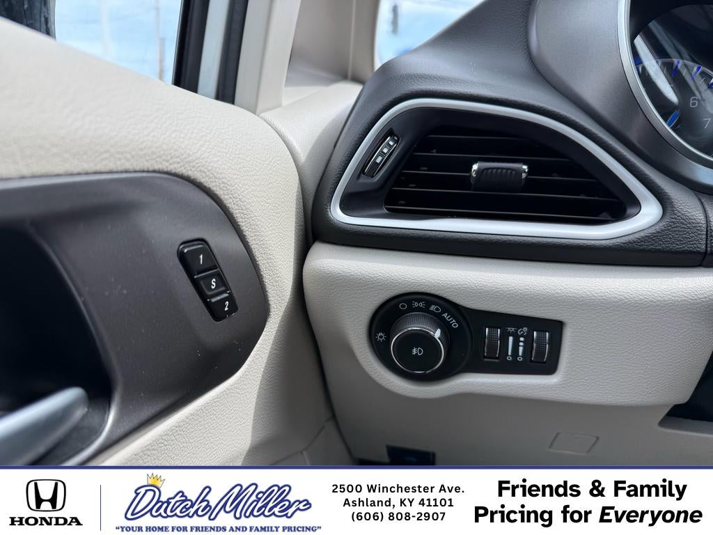 2024 Chrysler Pacifica Touring L