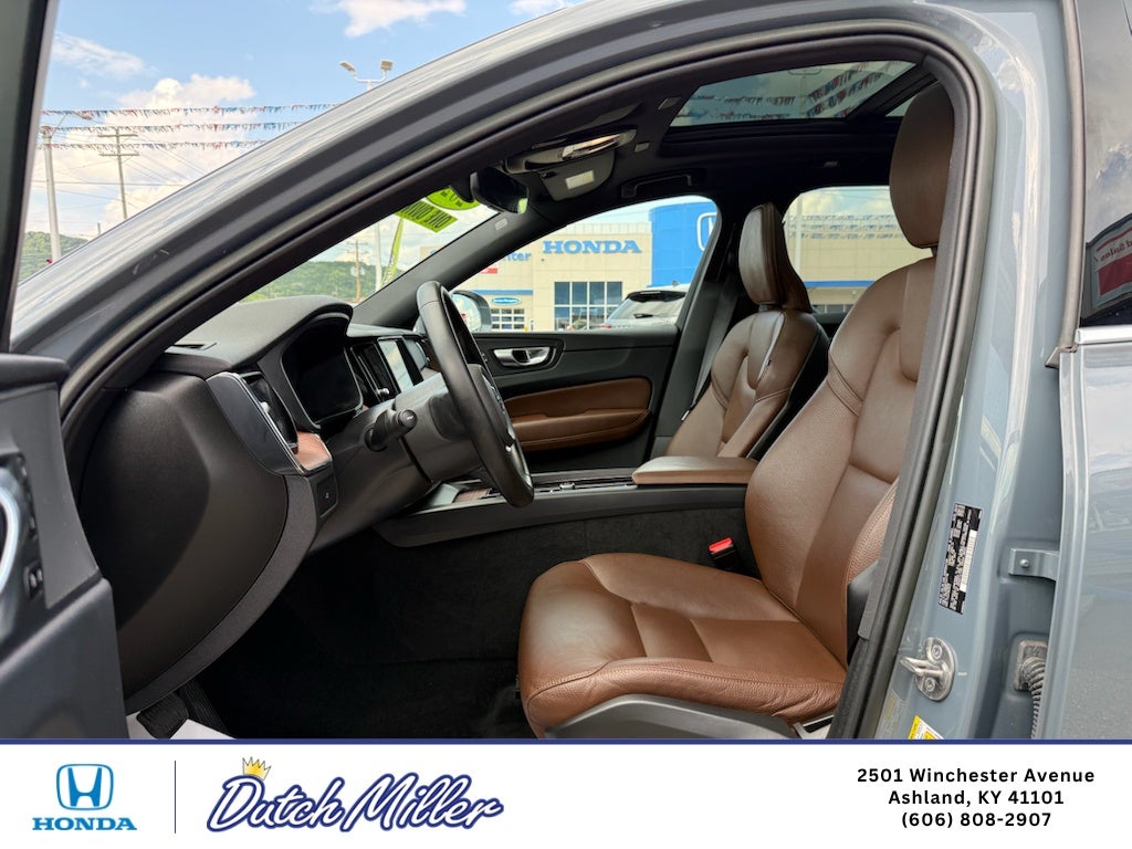2023 Volvo XC60 Plus Bright Theme