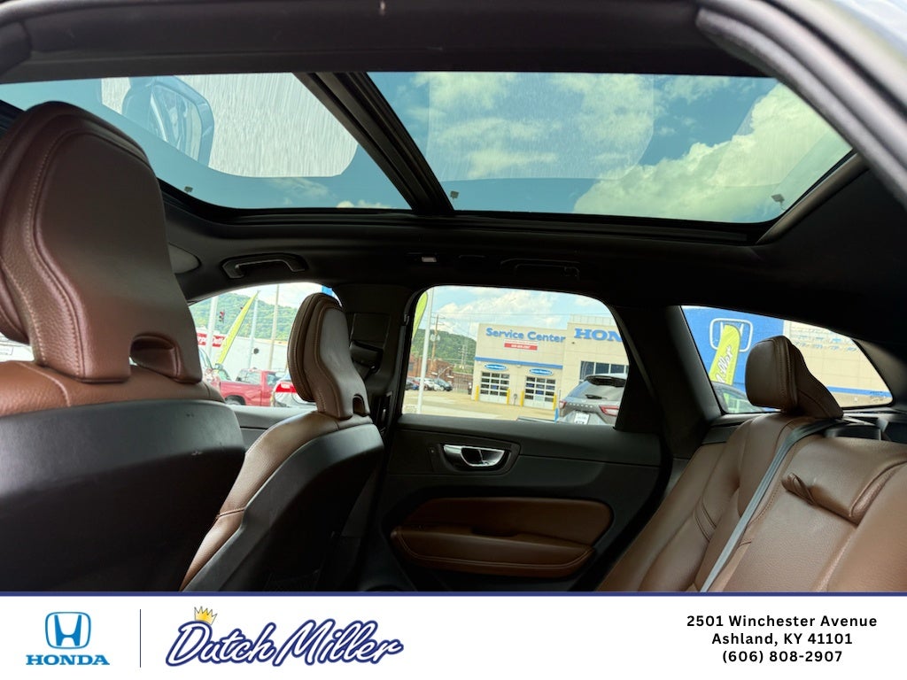 2023 Volvo XC60 Plus Bright Theme