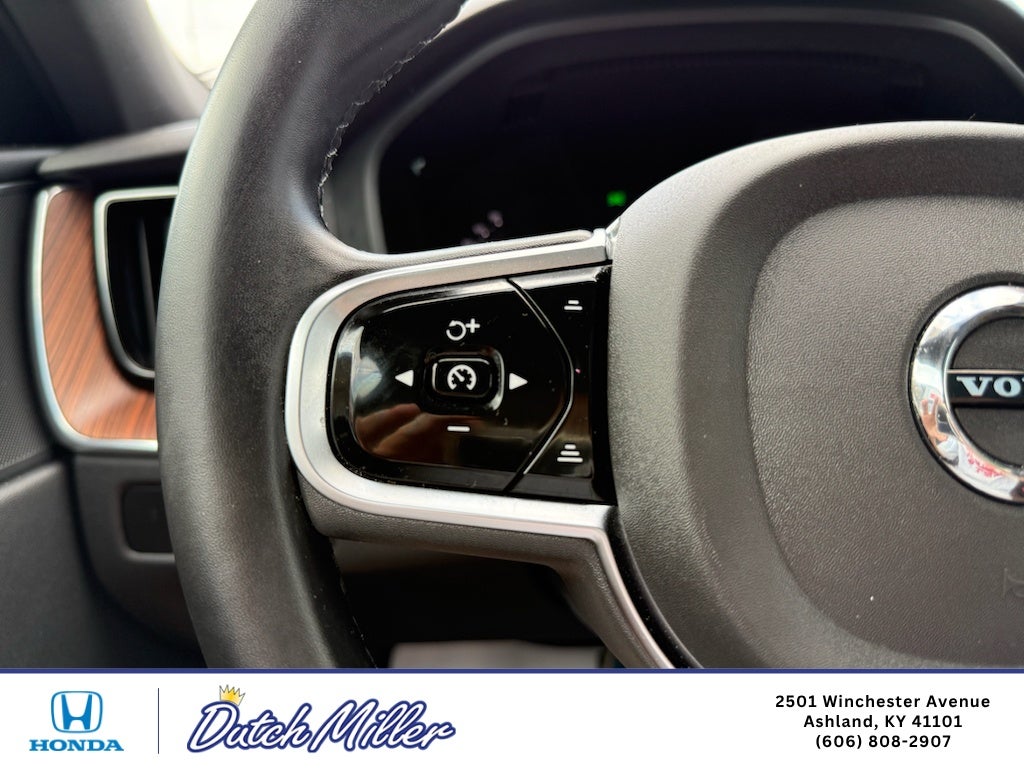 2023 Volvo XC60 Plus Bright Theme