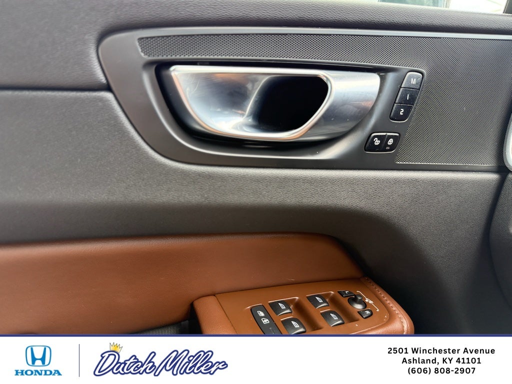 2023 Volvo XC60 Plus Bright Theme